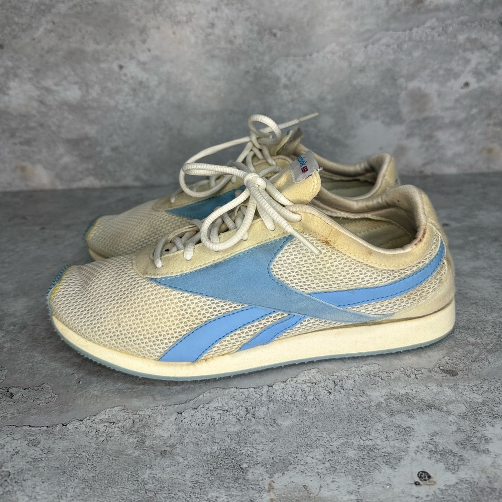 Reebok Size 6 Women Classic Nylon White Blue Beige‎ with MeshMaterial Light